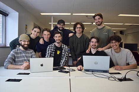Photo de plusieurs étudiants de la TIM
